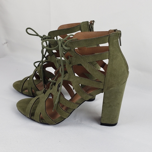 Gladiator Sandals with 3 inch heel in size 8.5 by Hotsoles - Picture 3 of 10